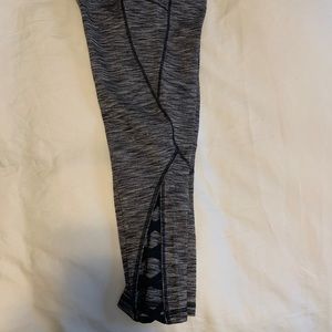 NWOT VS Capri yoga with pocket